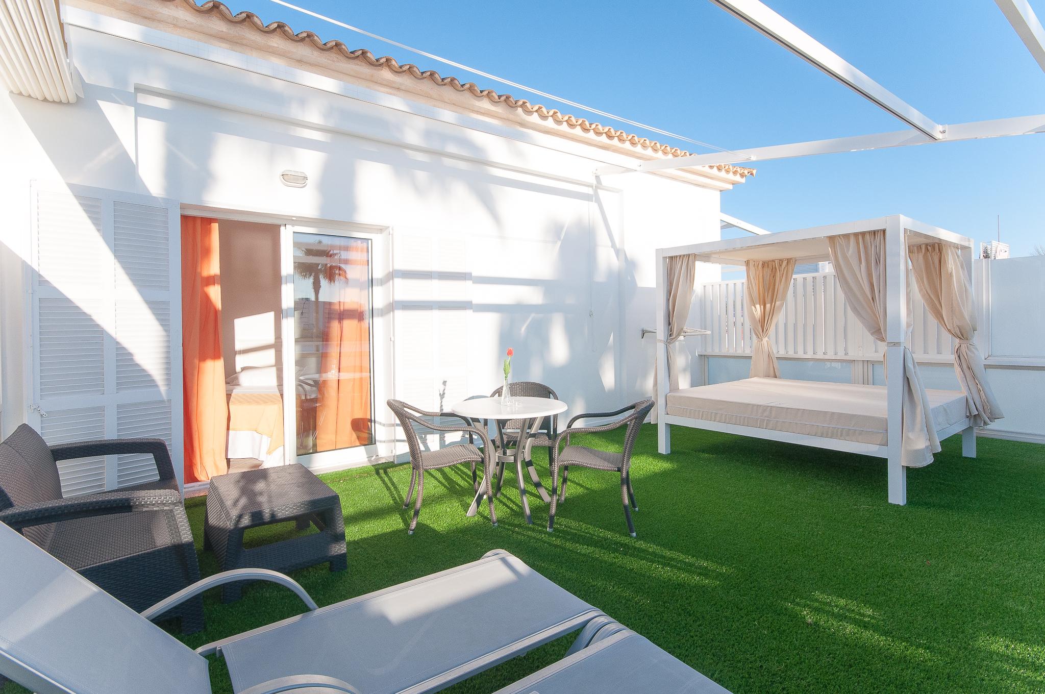Universal Aparthotel Elisa Playa de Muro  Bagian luar foto
