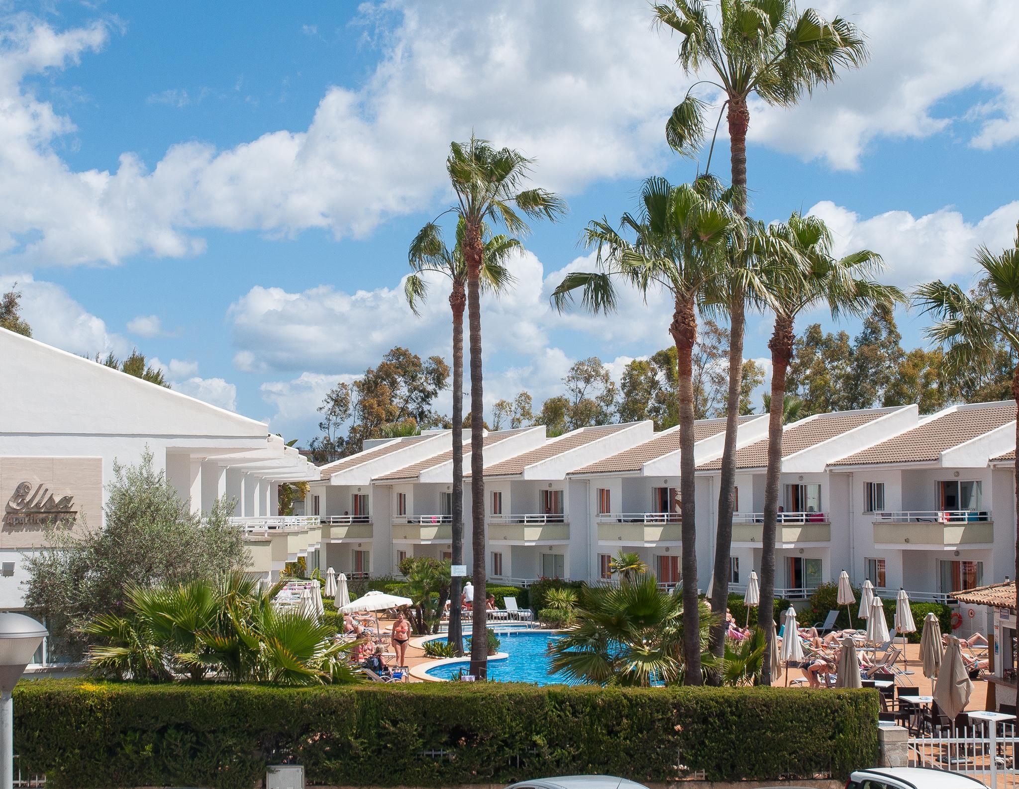 Universal Aparthotel Elisa Playa de Muro  Bagian luar foto