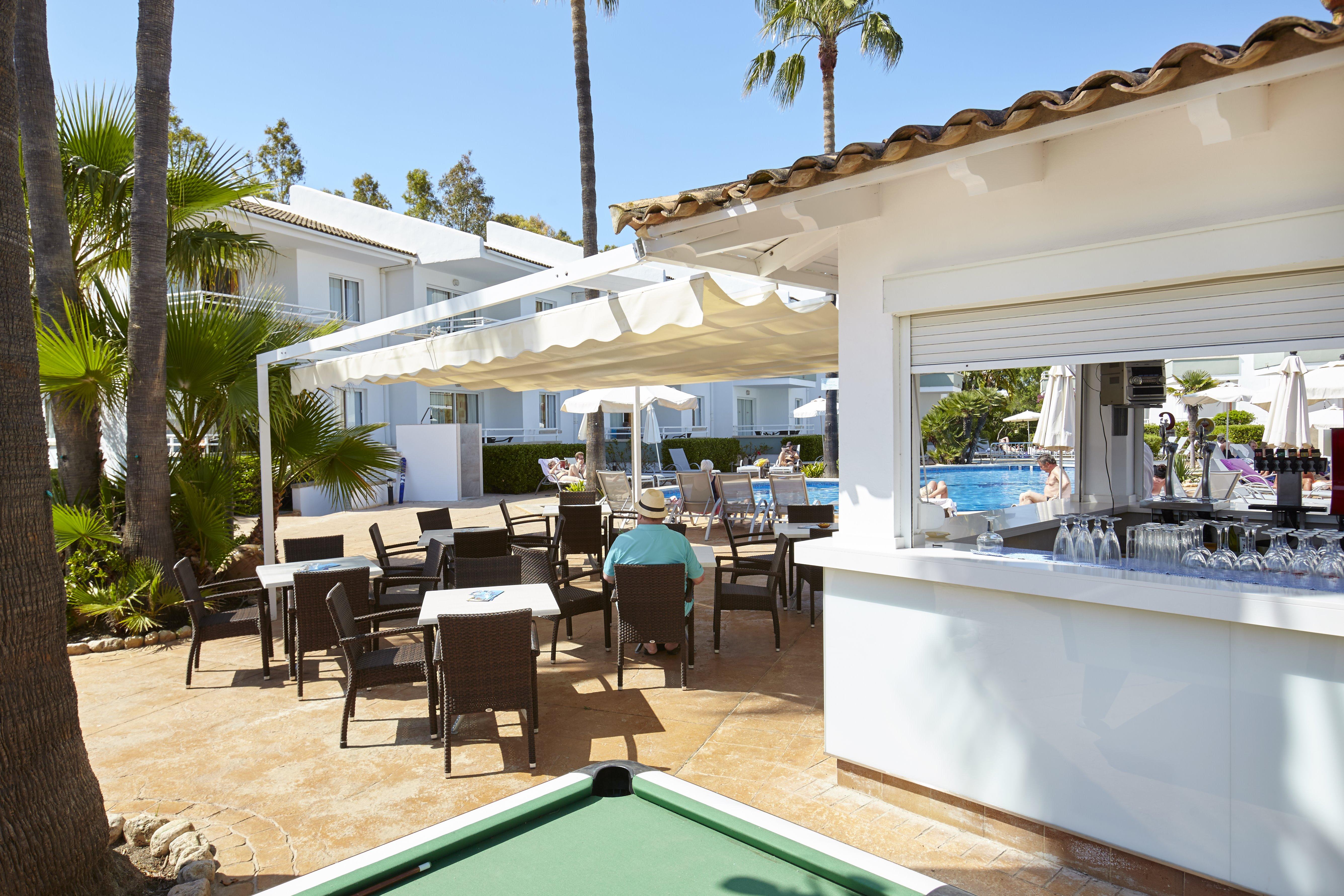 Universal Aparthotel Elisa Playa de Muro  Bagian luar foto