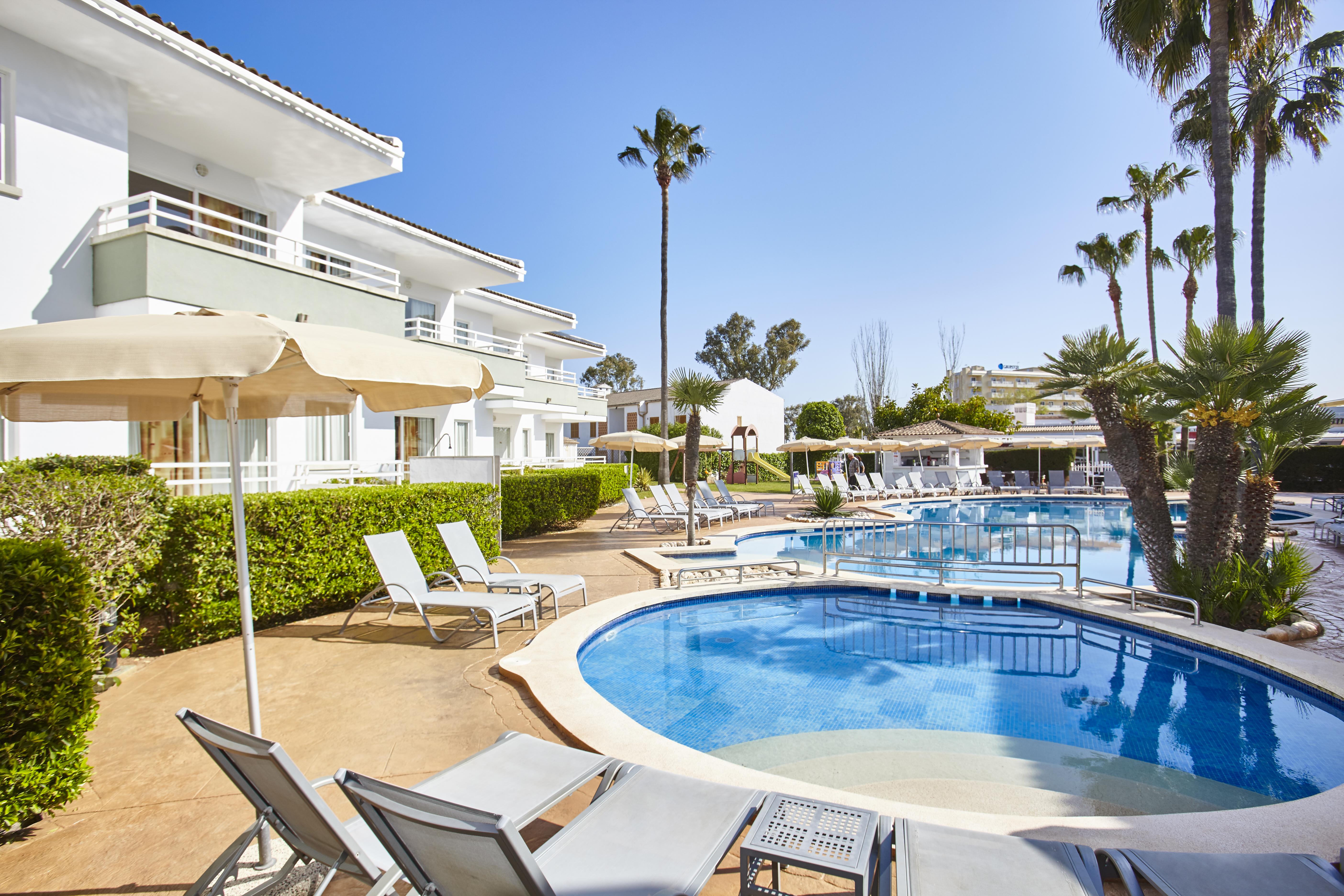 Universal Aparthotel Elisa Playa de Muro  Bagian luar foto