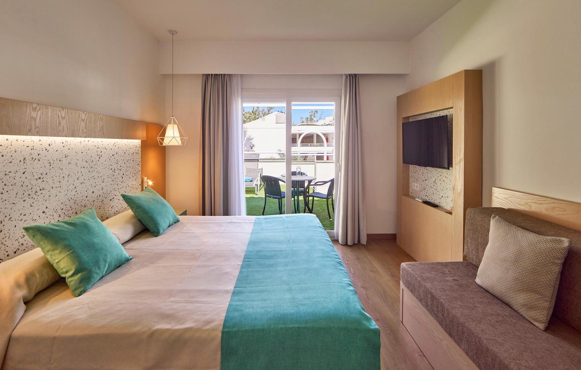 Universal Aparthotel Elisa Playa de Muro  Bagian luar foto