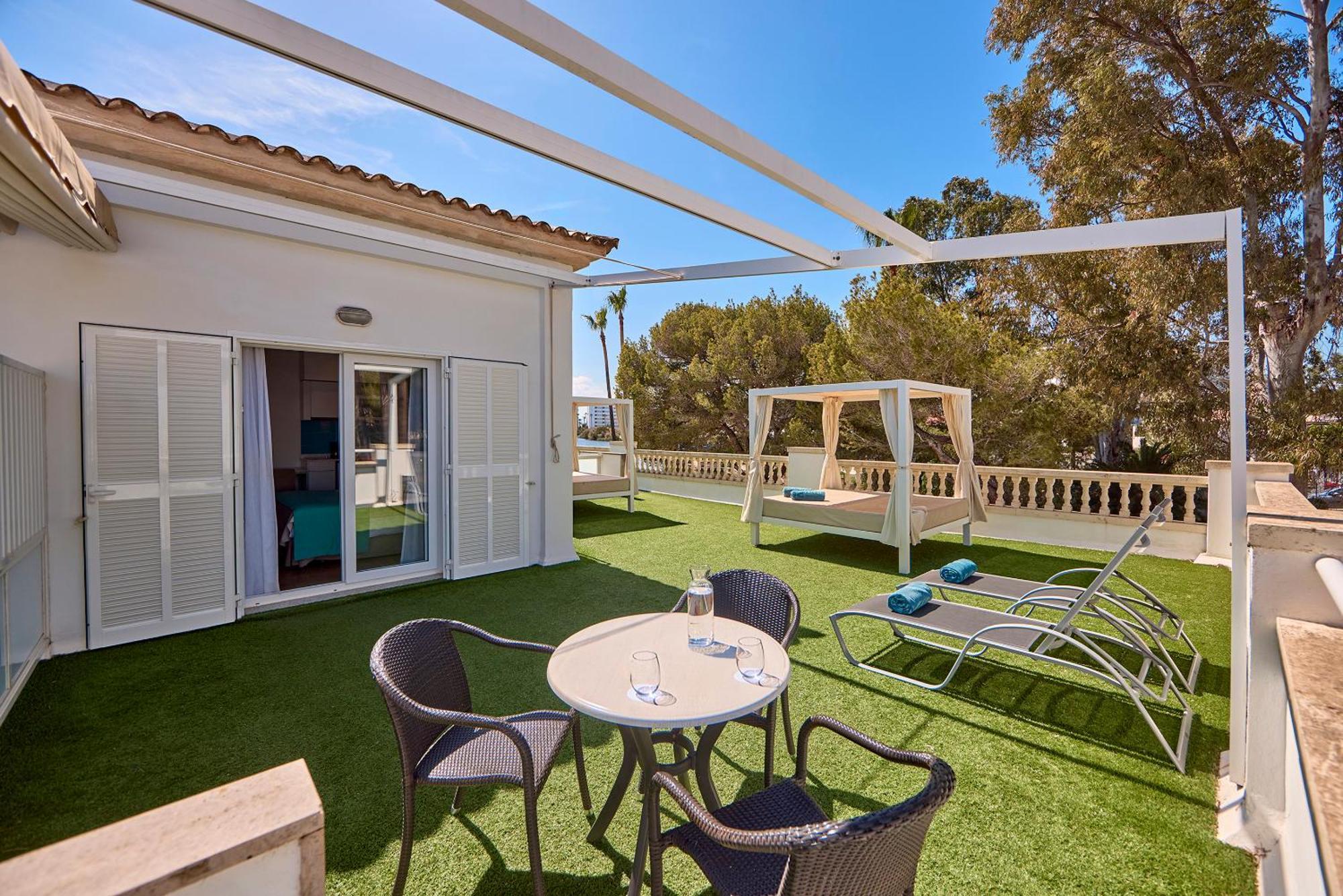 Universal Aparthotel Elisa Playa de Muro  Bagian luar foto