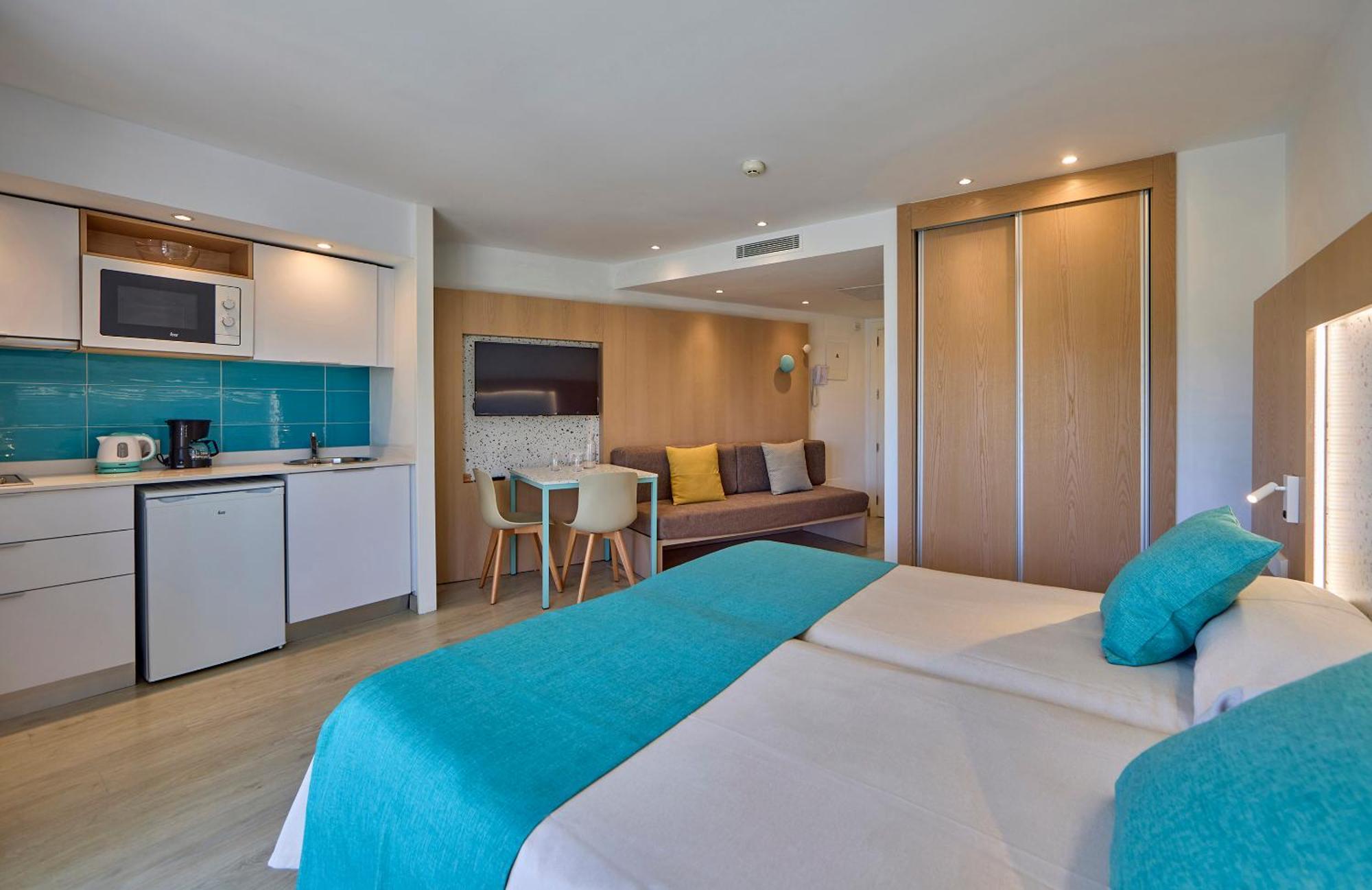 Universal Aparthotel Elisa Playa de Muro  Bagian luar foto