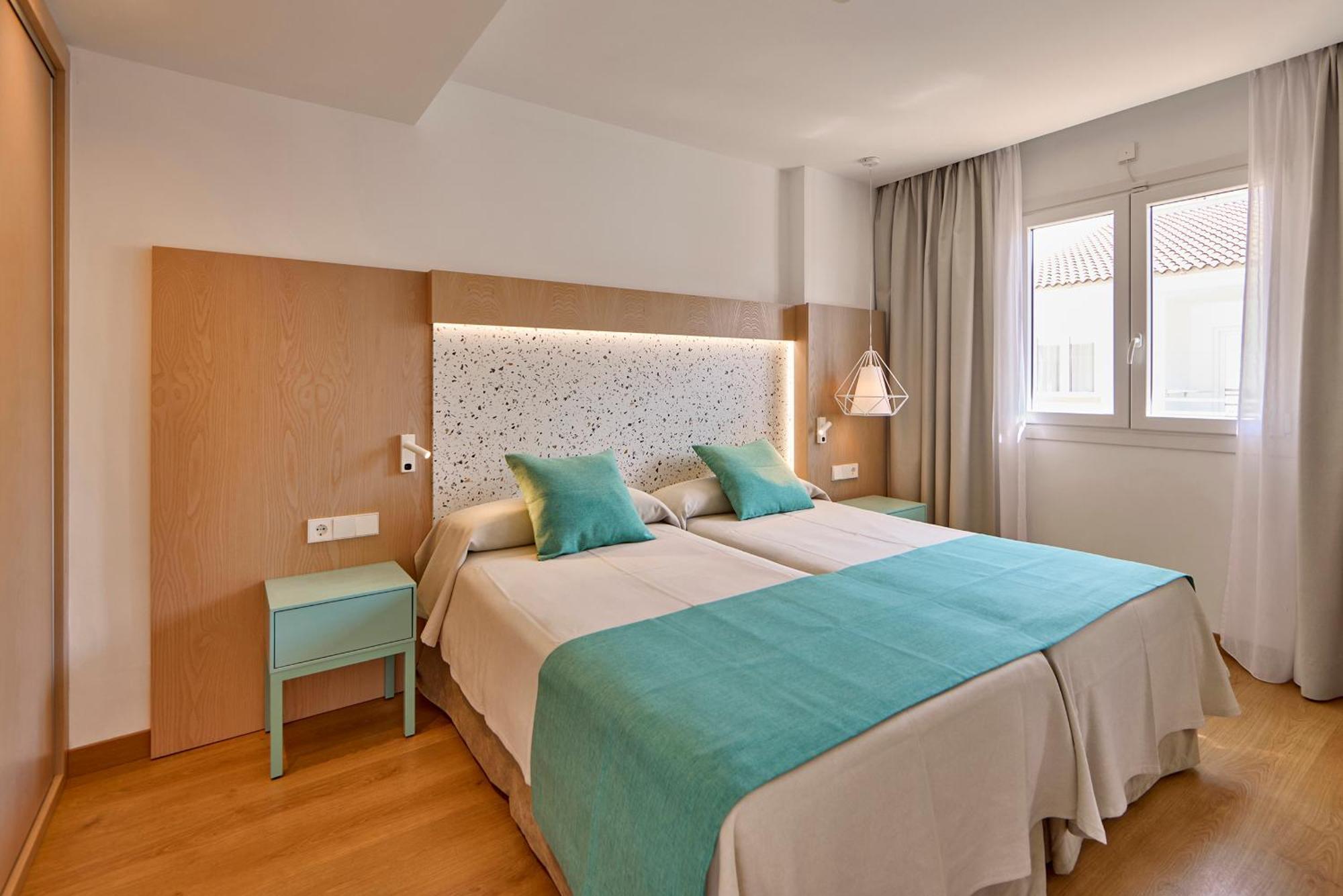 Universal Aparthotel Elisa Playa de Muro  Bagian luar foto