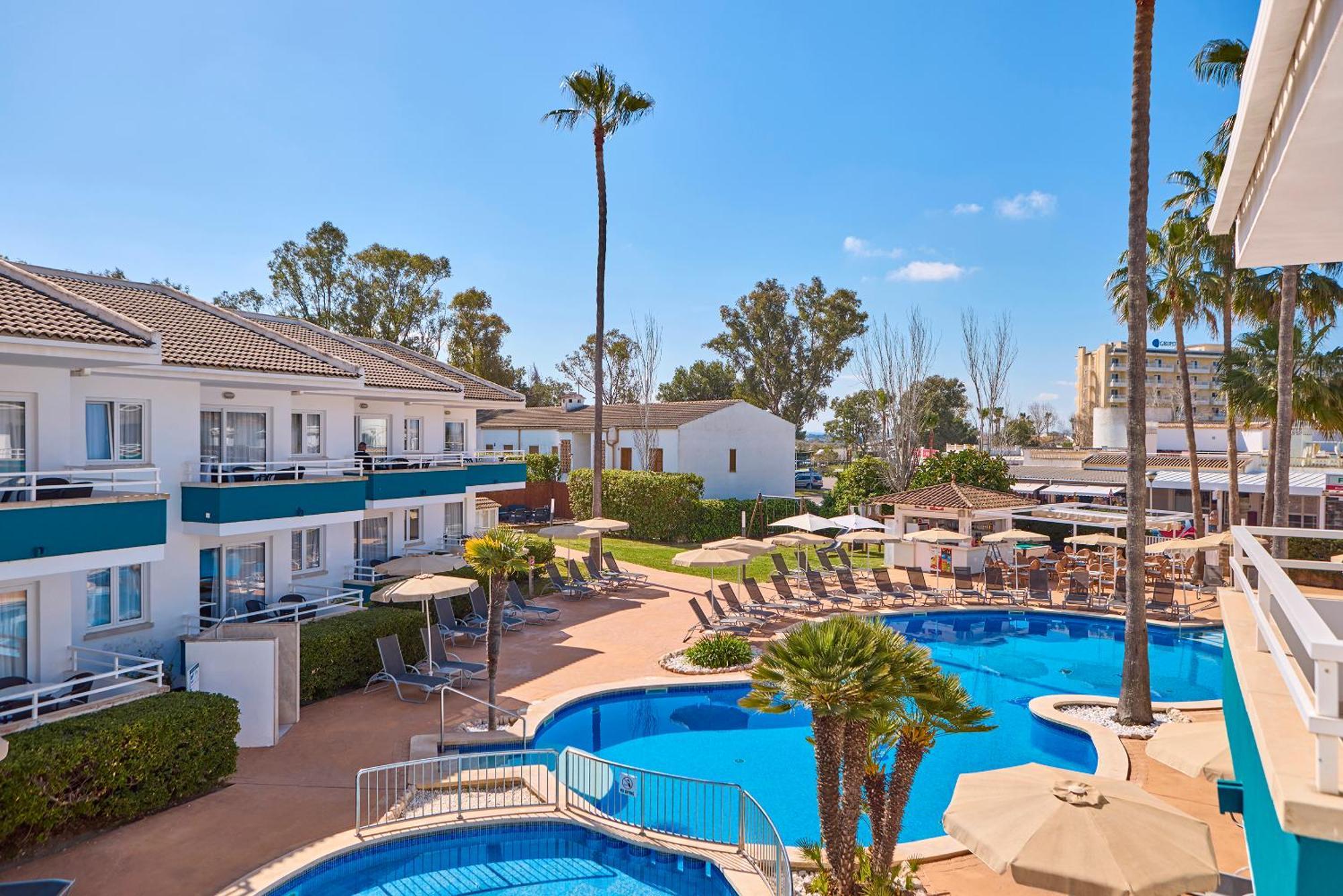 Universal Aparthotel Elisa Playa de Muro  Bagian luar foto